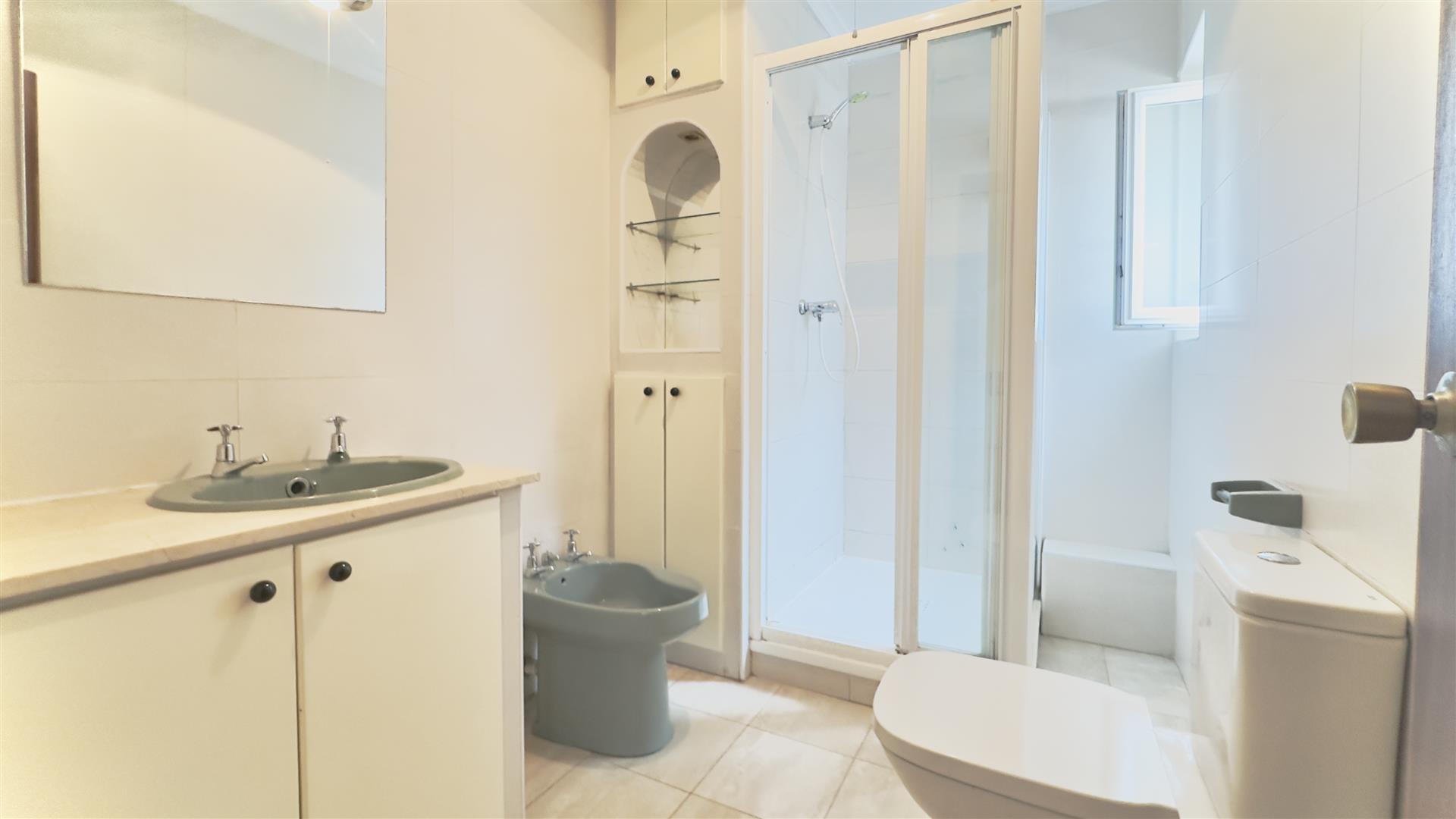 Image of House - detached - 4 Bedrooms - 2 Bathrooms for Sale in South District-Gibraltar, Image 12